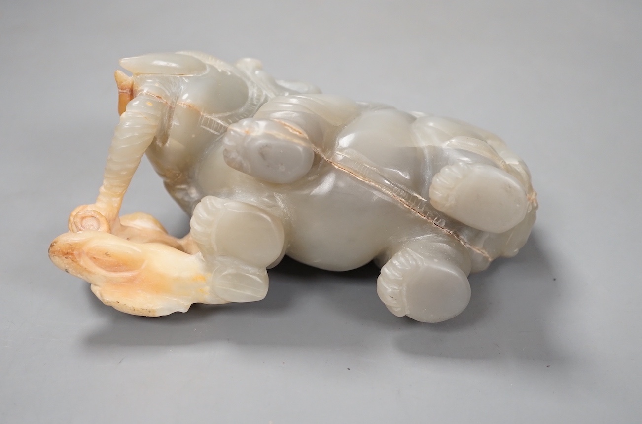 A Chinese jade elephant group 15cm